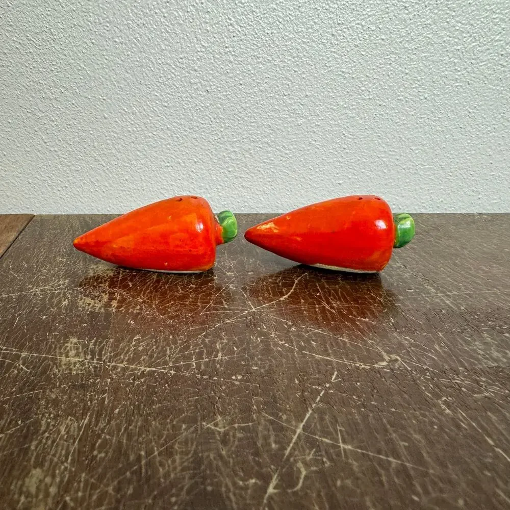 Vintage Small Carrot Salt‎ and pepper Shakers Cottagecore Vegetable Garden